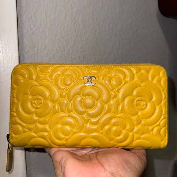 CHANEL Handbags - Chanel zippy wallet
